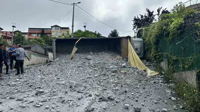 Sarıyer’de yürekleri ağza getiren kaza: Rampada geri kayan kamyon devrildi