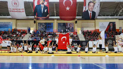 Bilecik'te milli ruh zirveye taşındı: Gençler 19 Mayıs'ı şölen havasında kutladı