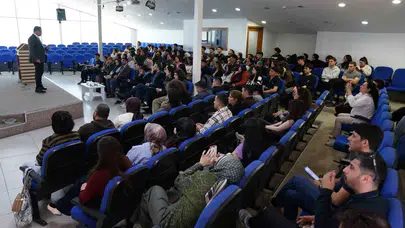 Esenyurtlu gençlere gelecek vizyonu: Yapay zeka çağında kariyerin şifreleri çözüldü