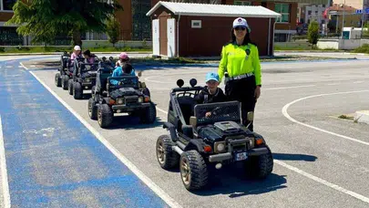 Trafik canavarına karşı minik önlem: Bilecik’te geleceğin sürücüleri sahaya indi