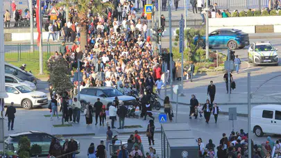 Samsun’da 19 Mayıs coşkusu gökyüzüne taştı: Şehir trafiği kilitlendi