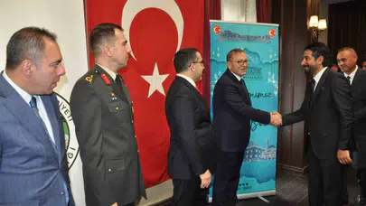 Kars’ta bayram coşkusu: Protokol üyeleri Polis Evi’nde bir araya geldi
