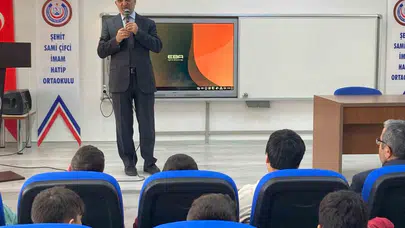 Genç nesillere rehberlik: Afyonkarahisar’da sınıflar manevi değerlerle buluşuyor