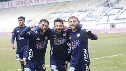 Erzurum’da Süper Lig bayramı: Mavi-beyazlılar tarih yazarak zirveye kuruldu