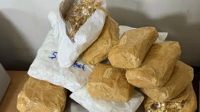 Otomobilin içinden servet çıktı: Sınır kapısında ustaca gizlenmiş kaçak altın operasyonu