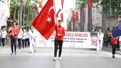 Denizli’de 19 Mayıs heyecanı: 120 metrelik dev bayrakla gövde gösterisi
