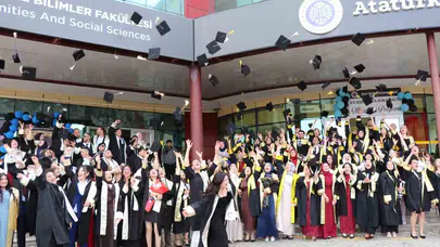 Oltu'da kep atma heyecanı: Genç mezunlar diplomalarına kavuştu
