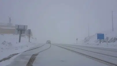 Takvimler mayısı gösterdi ama kış geri döndü: Kop Dağı'nda şaşırtan manzara