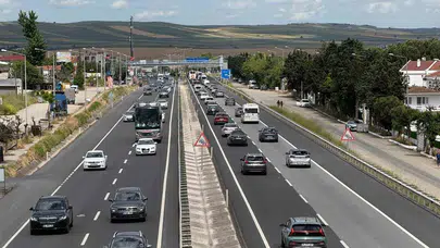 Tatilcilerin dönüş çilesi başladı: Tekirdağ-İstanbul hattında kilometrelerce araç kuyruğu