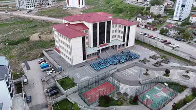 Sivas’ta 900 yürek tek bir amaç için buluştu: Gökyüzünden bakınca gurur tablosu ortaya çıktı