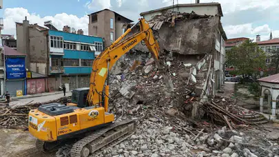 Bolvadin’de dönüşüm düğmesine basıldı: İmaret Cami çevresi yenileniyor
