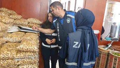 Erzincan'da bayram mesaisi: Kuruyemişçiler mercek altına alındı