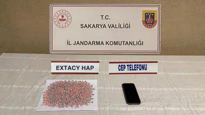 Sakarya’da zehir tacirlerine ağır darbe: Evin odasını laboratuvara çevirmişler