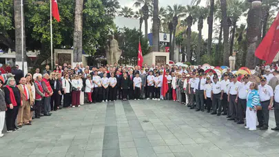 Bodrum semalarında 19 Mayıs coşkusu: Dev Türk bayrağı gökyüzünü kırmızı beyaza boyadı