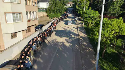 Bursa’da bayram klasiği: 1 kilometrelik insan seli havadan görüntülendi