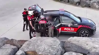 Avcılar sahilinde kuş uçurtmadılar: Kayalıklara gizlediği uyuşturucuyla yakalandı