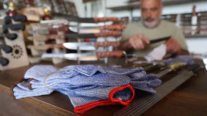 40 yıllık kasabın bıçaklı testi: Bayramda hastanelik olmamak için bu ekipman şart