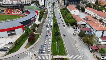 Bayram yolculuğunda kritik nokta: Yozgat’ta trafik havadan görüntülendi