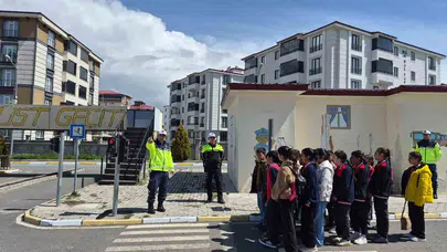 Kars’ta miniklerin trafik karnesi: Hem eğlendiler hem öğrendiler