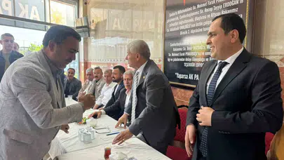 Birecik'te bayram coşkusu: Siyasiler ve vatandaşlar aynı sofrada buluştu