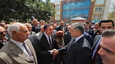 Yıllar sonra gelen vefalı ziyaret: Bakan Çiftçi’nin Adilcevaz duygusallığı