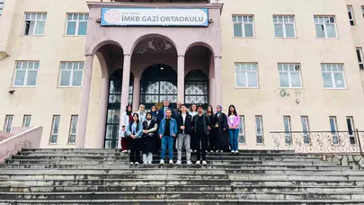 Öğretmenler gününü aratmayan jest: Gastronomi öğrencileri mutfağa girdi, moral waffle’ı hazırladı