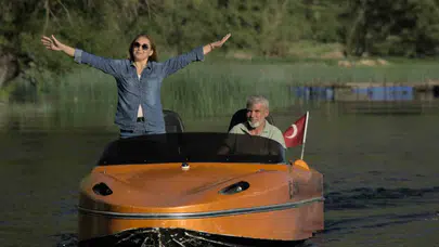 Gökgöl’ün sularında sıra dışı bir deneyim: Lamborghini tasarımlı tekneyle nilüfer turu