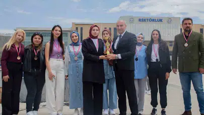 EBYÜ'de şampiyonlar belli oldu: Bahar coşkusu ödül töreniyle taçlandı