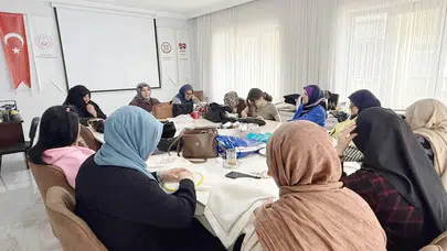 Bayburt’ta huzurlu yuvaların anahtarı masaya yatırıldı: Sevgi ve sabır vurgusu