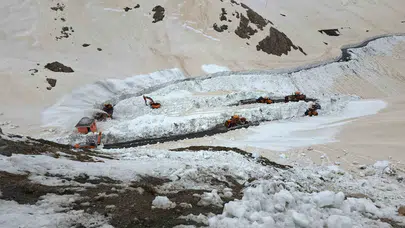 Bahçesaray’da 5 aylık kış esareti sona erdi: Kar kütleleri temizlendi, sıra güvenlik onayında