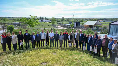 Tarlanın bereketine ortak oldu: Vali Turan'dan üreticiye 34 milyon liralık müjde