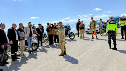 Kask takmak hayat kurtarıyor: Kilis’te jandarmadan motosiklet sürücülerine kritik uyarı