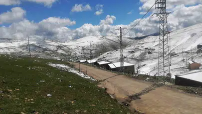 Mayıs ayında lapa lapa kar sürprizi: Karadeniz yaylalarında mevsim şaştı