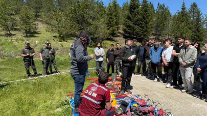 Demirci’de orman seferberliği: Minik eller fidan dikti, üniversiteliler yangınla mücadeleyi öğrendi