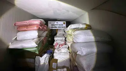 Gaziantep otoyolunda büyük vurgun: Milyonluk kaçak sevkiyat jandarmaya takıldı