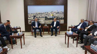 Doha’da kritik diplomasi trafiği: Bakan Fidan’dan hem stratejik görüşme hem taziye ziyareti