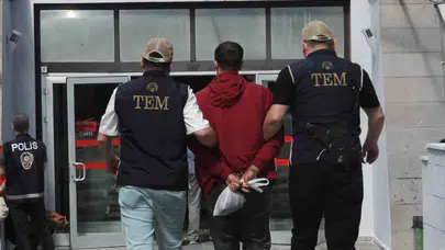 Sınır dışı işlemleri için gün sayıyordu: Geri gönderme merkezinde kırmızı bülten şoku