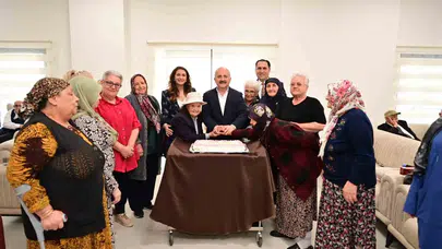Aydın’da Anneler Günü’nde duygu dolu anlar: Vali Varol’dan şehit ailelerine ve huzurevi sakinlerine anlamlı ziyaret