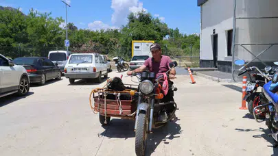 Kurban pazarında ilginç görüntüler: Keçisini motosikletin sepetine sığdırdı