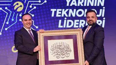 Bakan Kacır'dan genç girişimcilere kritik mesaj: "Başarının teminatı tapu değil, fikir"