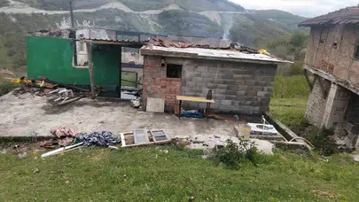 Zonguldak'ta kâbus dolu gece: Sobadan sıçrayan kıvılcımlar yaşlı çiftin yuvasını küle çevirdi