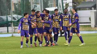 Gençler sahada fırtına gibi esti: Eyüpspor deplasmanda Kayserispor’a geçit vermedi