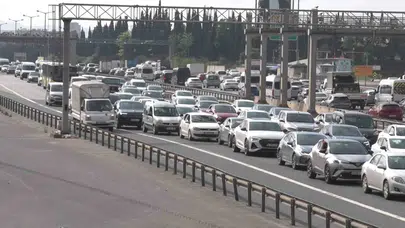 İstanbul trafiğinde bayram mesaisi: Yollar şimdiden kilitlendi