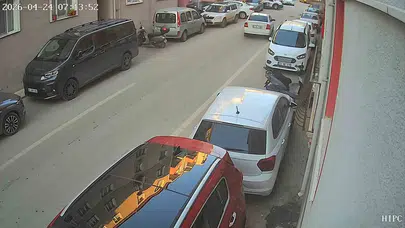 Edirne’de vicdansız sürücü: Park halindeki otomobile vurup arkasına bakmadan uzaklaştı