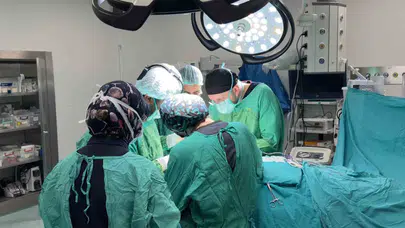 Osmaniye'de tıp dünyasını heyecanlandıran başarı: 72 yaşındaki hastaya umut olan operasyon