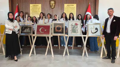 Çiviler ve tellerle sanata dönüştü: Burhaniye’de genç yeteneklerin eserleri tam not aldı