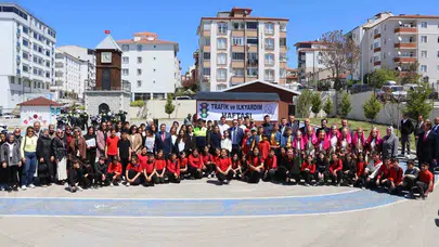 Trafik bilinci çocuk yaşta başlıyor: Minikler hem eğlendi hem öğrendi