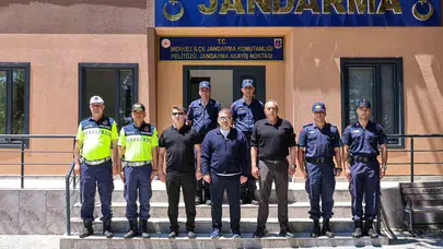 Bayram mesaisinde fedakarlığa teşekkür: Vali Sözer güvenlik noktasına çıkarma yaptı