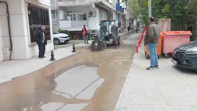 Karamürsel’de altyapı kazısı kabusa döndü: Ana su hattı patladı, sokak göle döndü