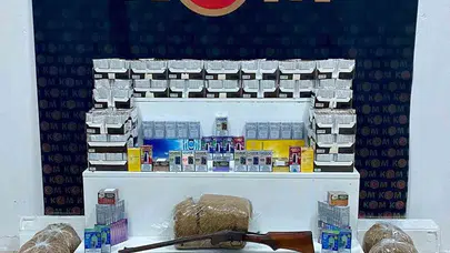 Kars’ta kaçakçılara geçit yok: Adreslere yapılan baskınlarda suçüstü yakalandılar